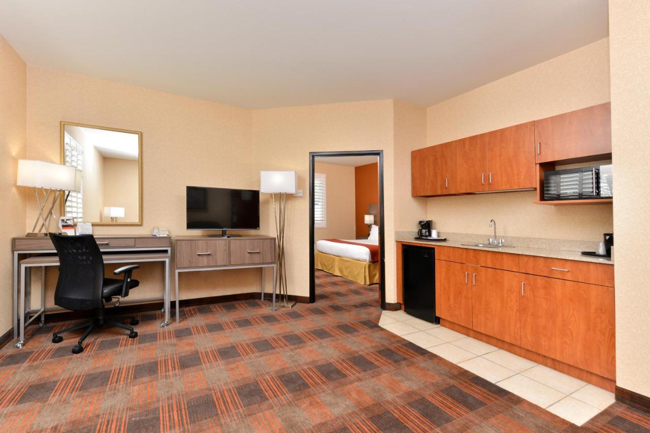 Express & - Hwy 99 By Ihg Elk Grove