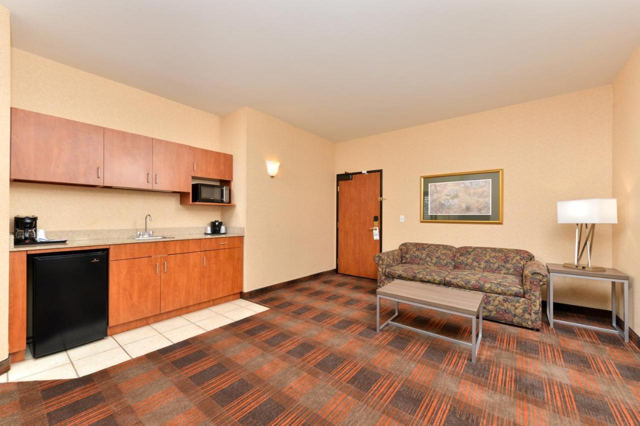 Express & - Hwy 99 By Ihg Elk Grove