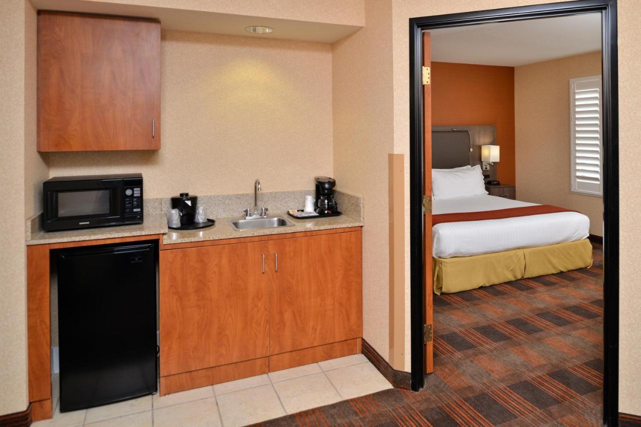 Express & - Hwy 99 By Ihg Elk Grove