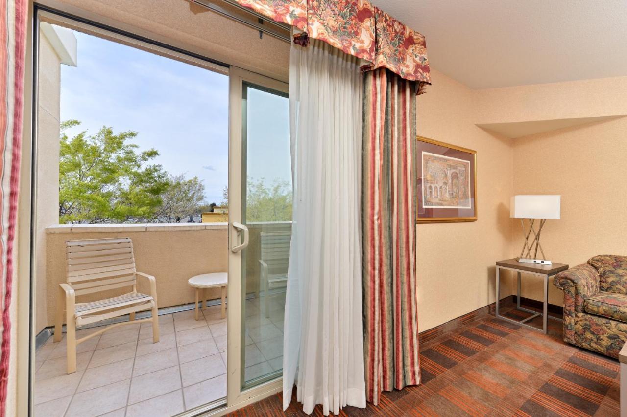Express & - Hwy 99 By Ihg Elk Grove