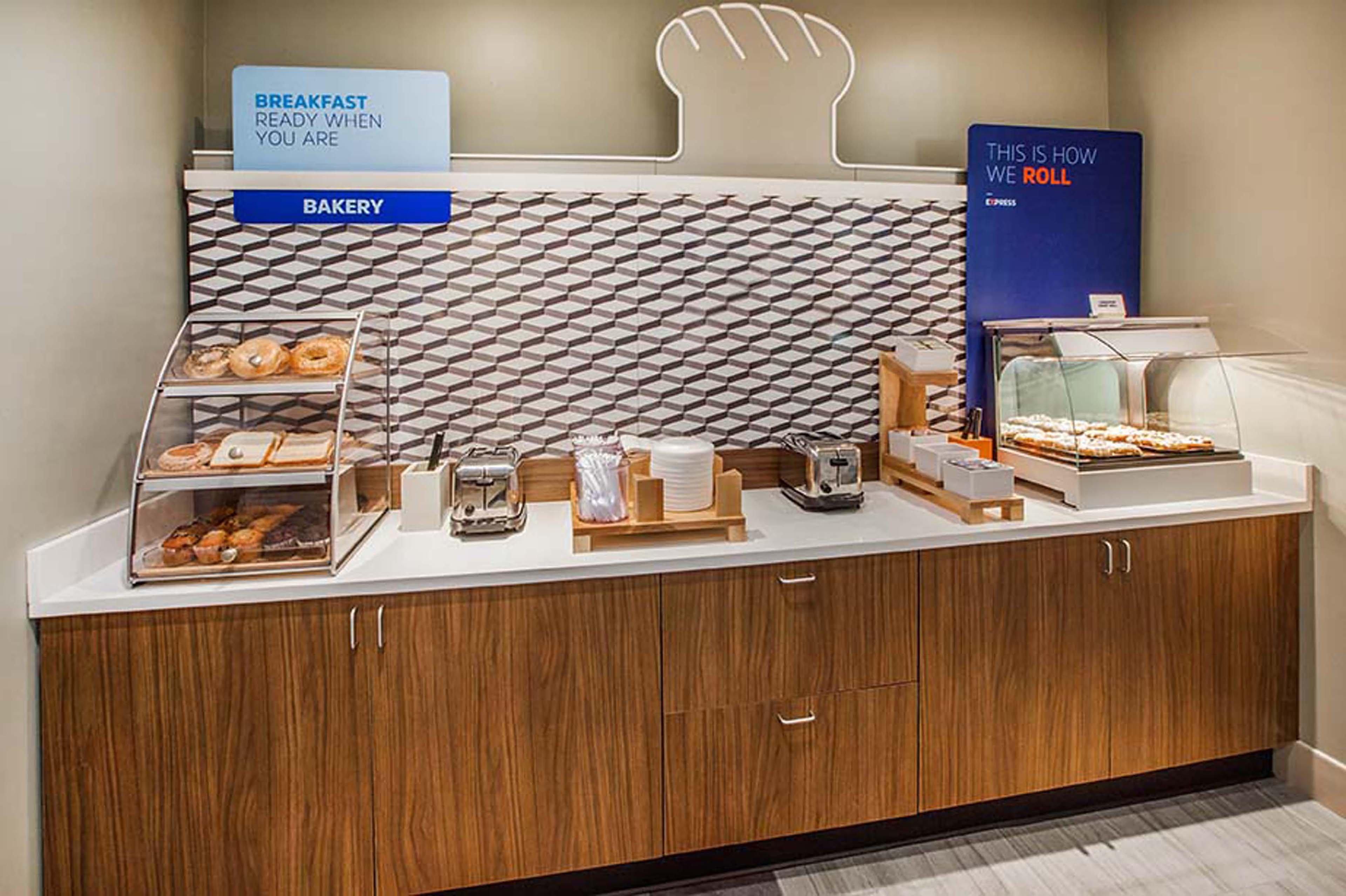 Express & - Hwy 99 By Ihg Hotel Elk Grove