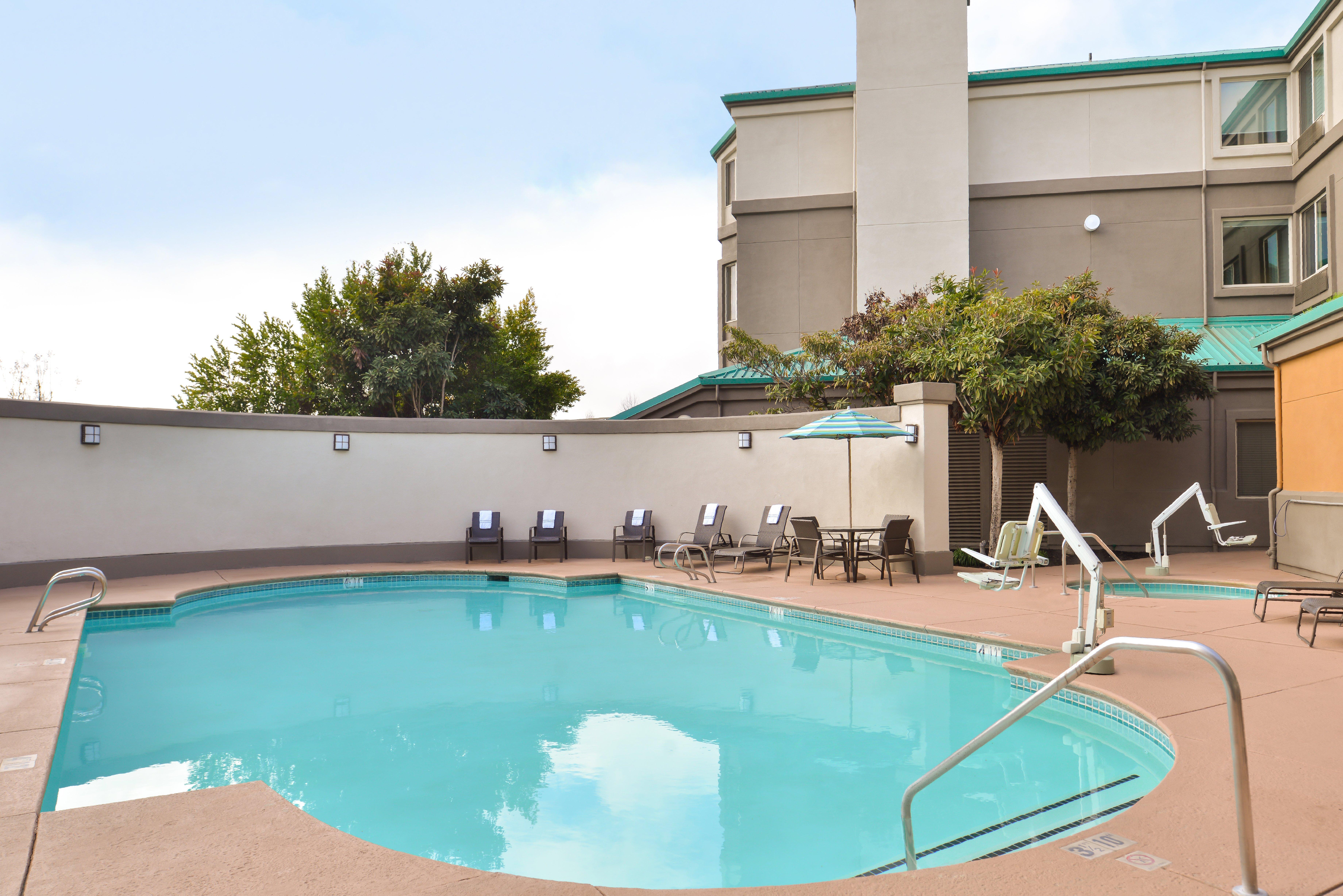 Express & - Hwy 99 By Ihg Hotel 3*