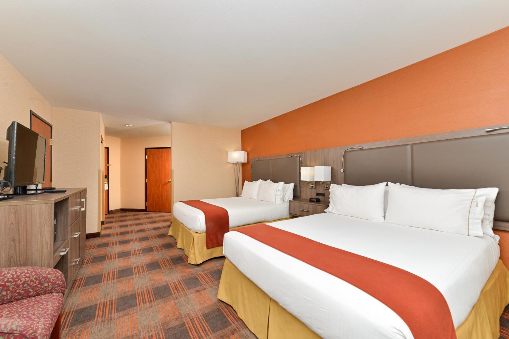 Hotel Express & - Hwy 99 By Ihg 3*