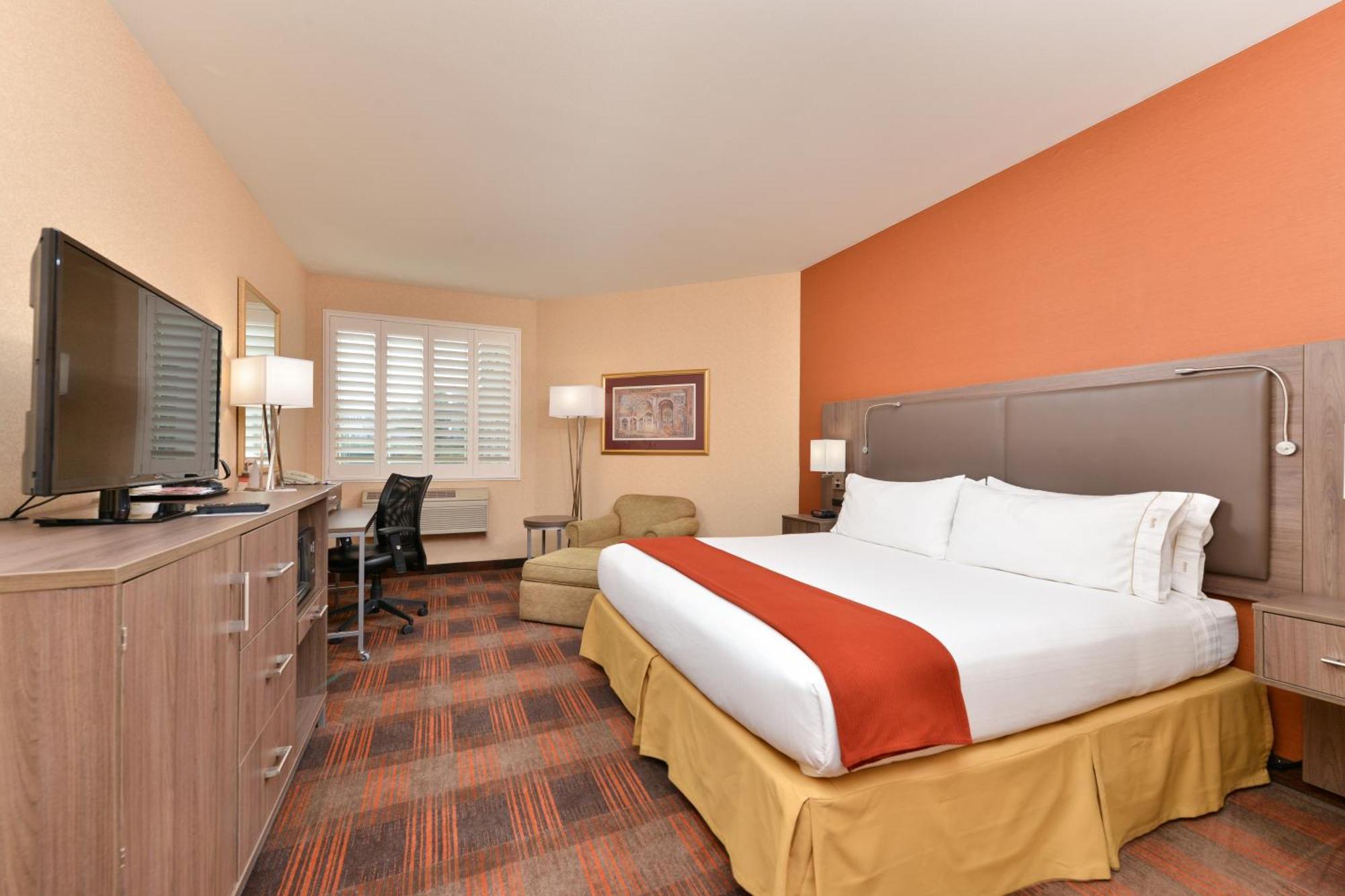 Express & - Hwy 99 By Ihg 3* Elk Grove