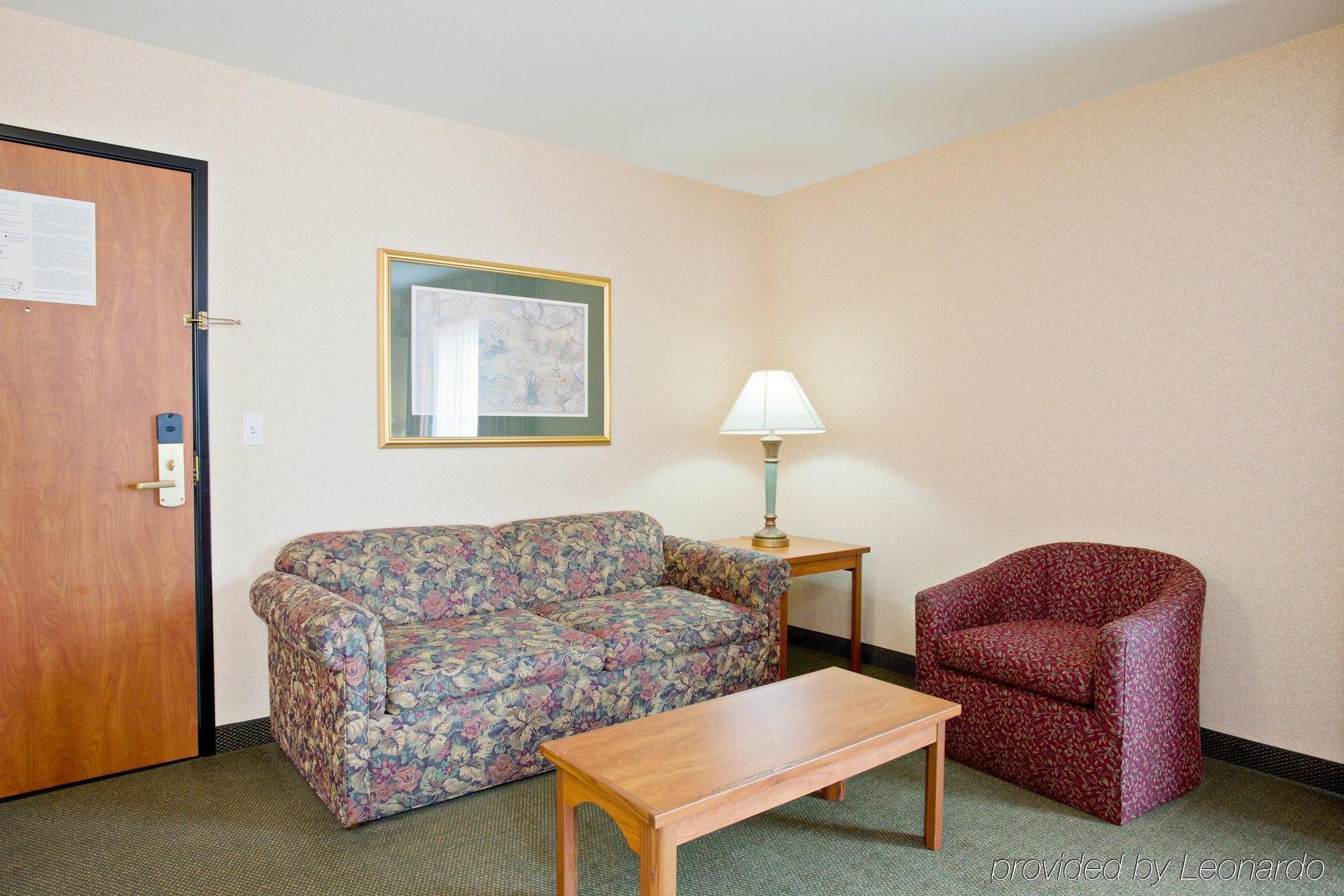 Hotel Express & - Hwy 99 By Ihg 3*