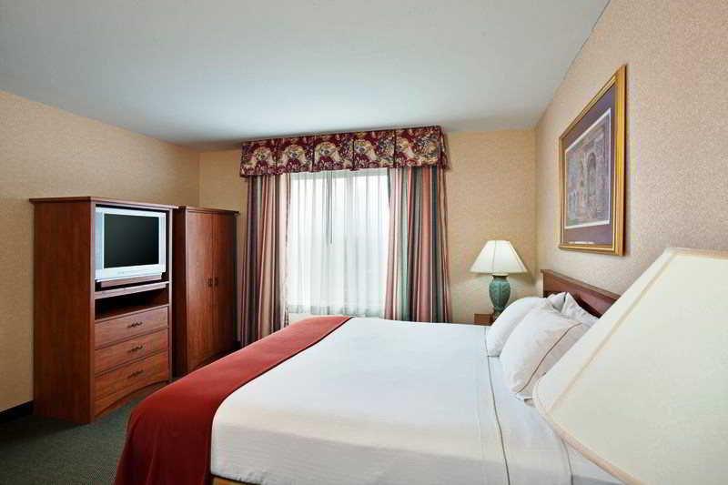 Hotel Express & - Hwy 99 By Ihg