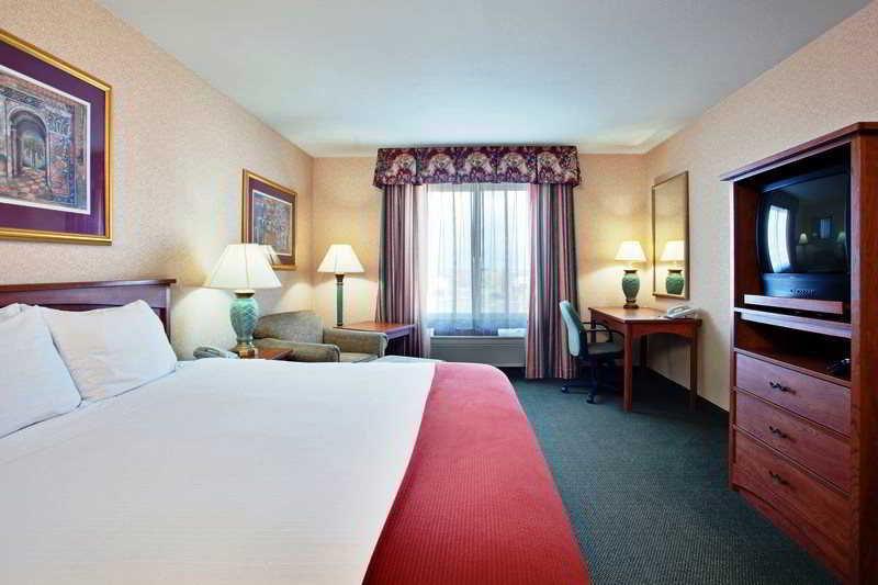 Express & - Hwy 99 By Ihg 3*