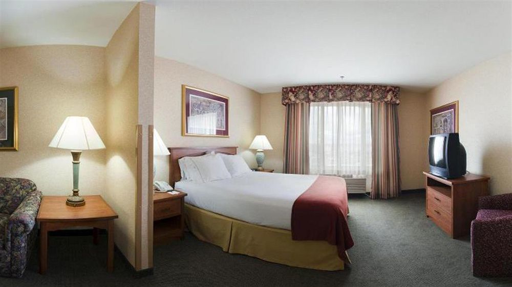 Express & - Hwy 99 By Ihg
