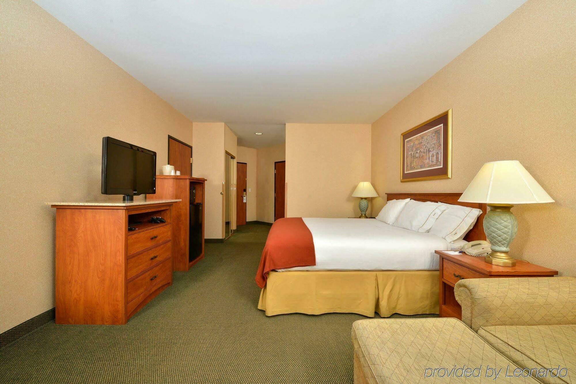 Hotel Express & - Hwy 99 By Ihg